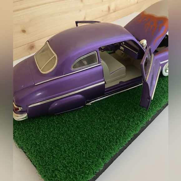 ERTL 1:18 Scale Diecast Car 1949 Mercury Lead Sled Coupe Purple with Flames - Picture 5 of 13